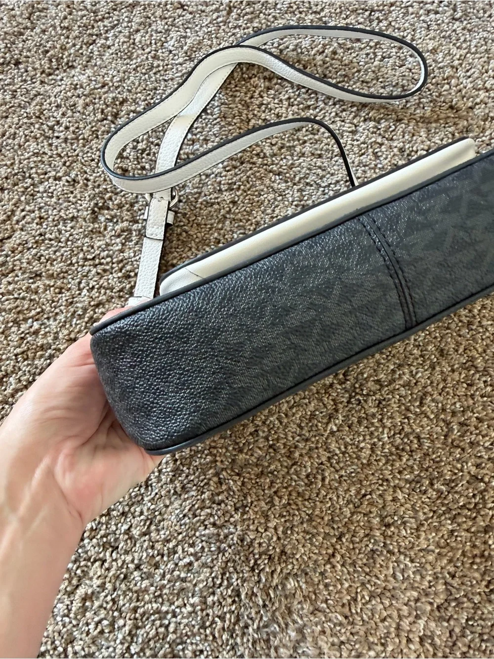 MICHAEL KORS Black Signature Crossbody Logo Printed Bag with White Colorblock